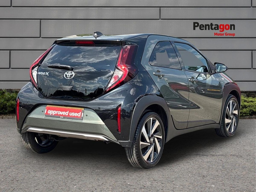 Toyota Aygo X 1.0 Vvt I Exclusive Hatchback X Shift E MK23KBN Green #4