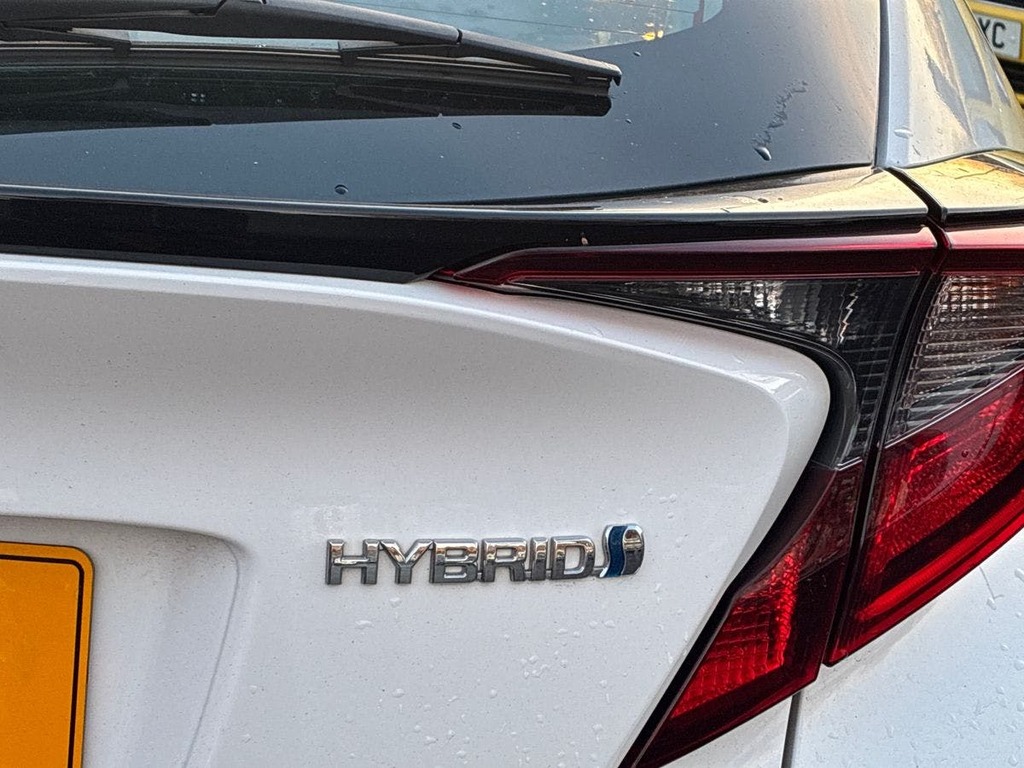 Toyota C-Hr 1.8 Hybrid Excel Cvt White #24