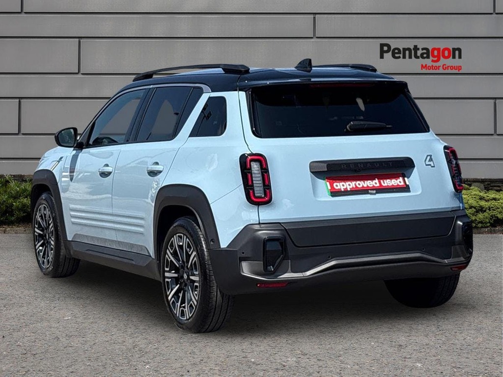 Renault 4 E-Tech Comfort Range 52Kwh Iconic Plus Suv A NC75RRO Black #2