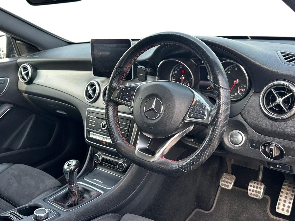 Mercedes-Benz CLA Class 1.6 Cla200 Amg Line Night Edition Plus Coupe Black #5