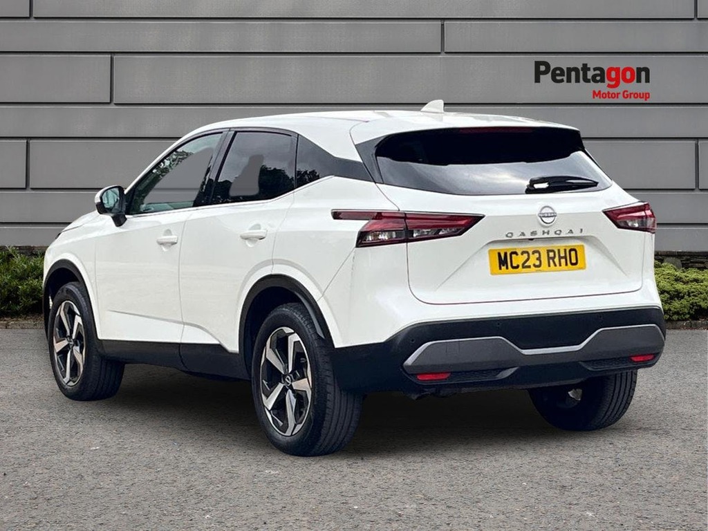 Nissan Qashqai 1.3 Dig T Mhev N Connecta Suv Hybrid Xt MC23RHO White #2