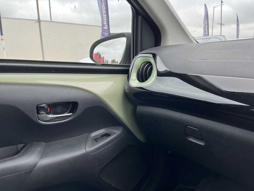 Peugeot 108 1.0 Allure Hatchback White #26