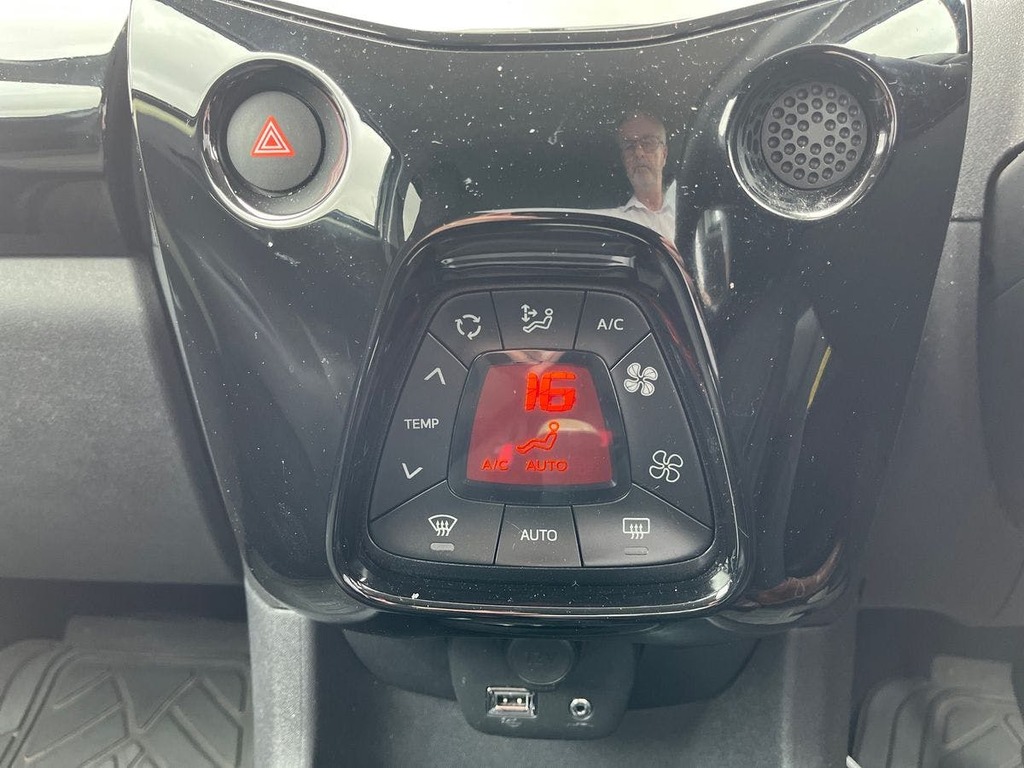 Peugeot 108 1.0 Allure Hatchback White #22
