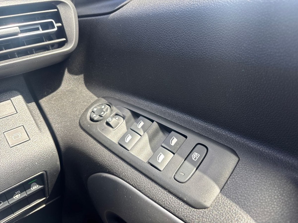 Vauxhall Combo-e Life 100Kw Ultimate XL 52Kwh 2025 Grey #19