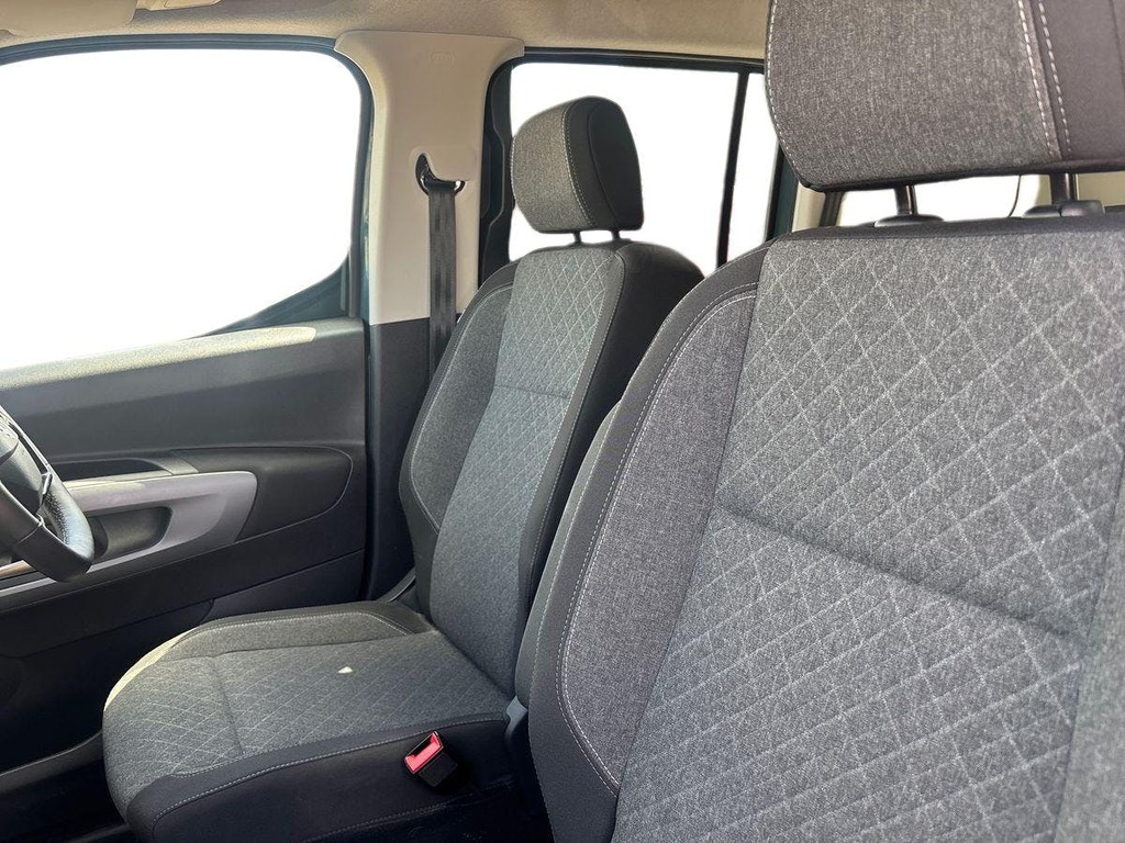 Vauxhall Combo-e Life 100Kw Ultimate XL 52Kwh 2025 Grey #8