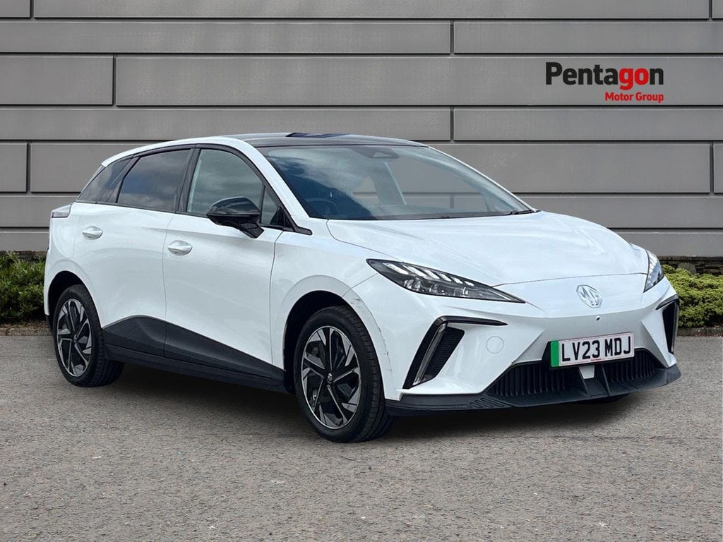 MG MG4 64Kwh Trophy Long Range Hatchback Aut White