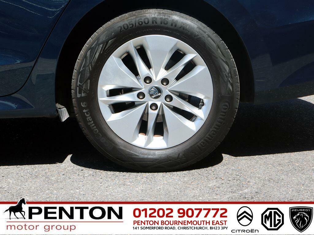 Skoda Octavia Hatchback Grey #7
