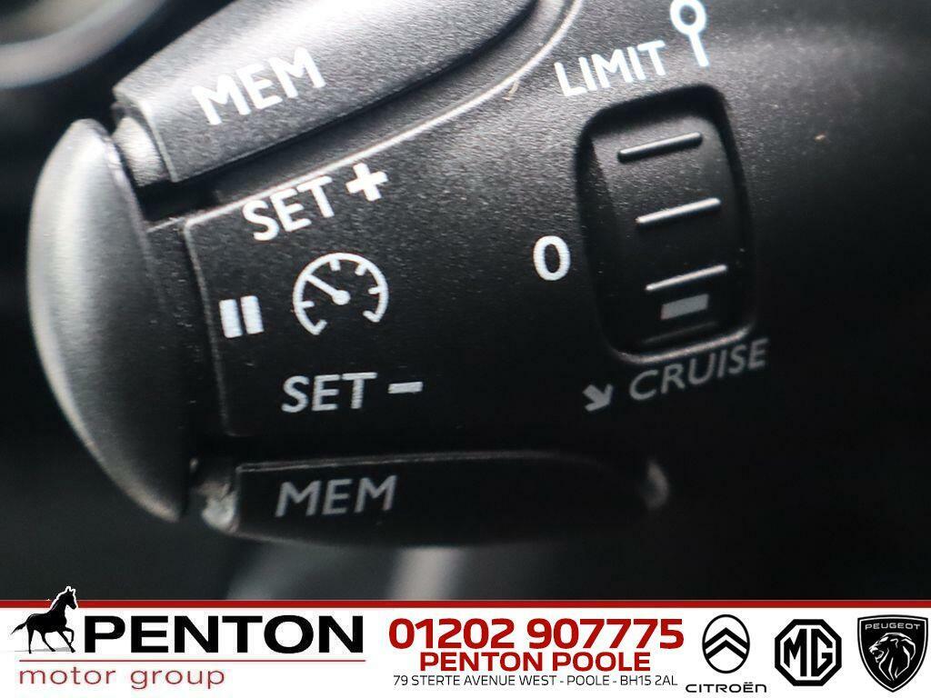 Peugeot e-2008 1.2 Puretech Allure Premium Grey #18