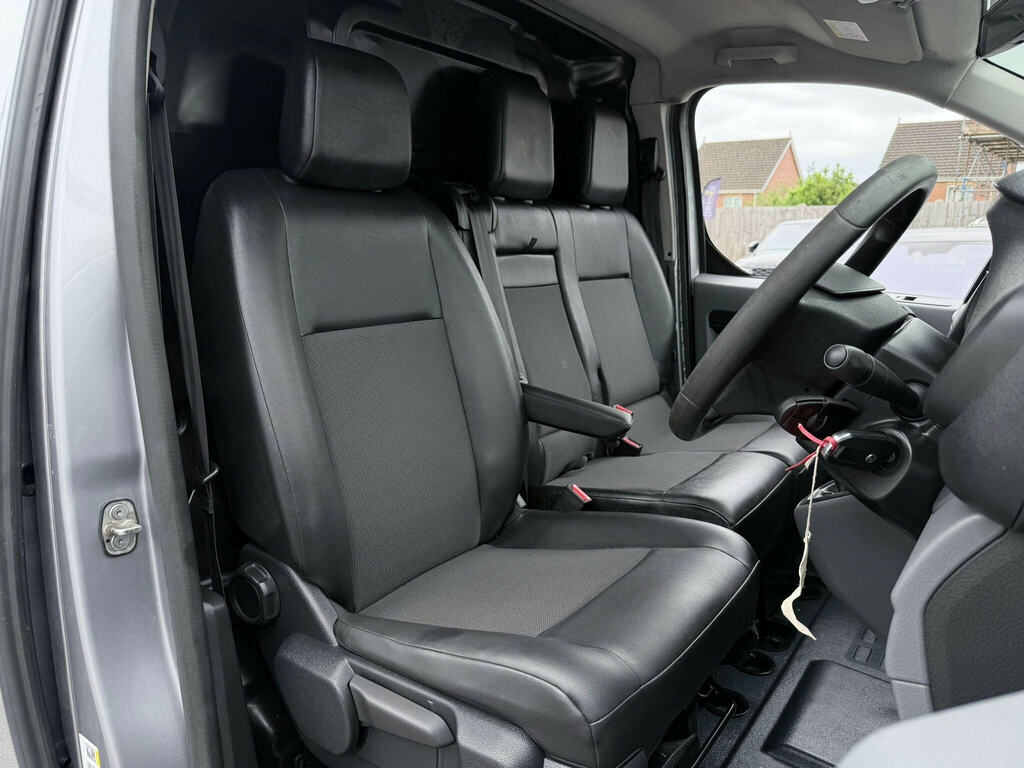 Vauxhall Vivaro 2.0 Turbo D 3100 Sportive Crew Van L1 H1 Euro 6 S White #18