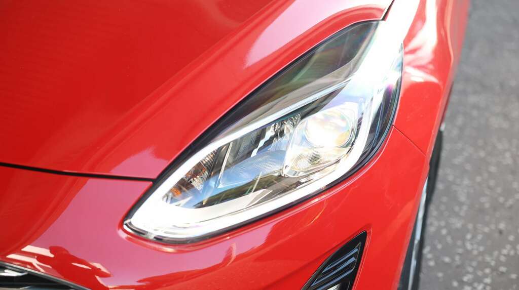 Ford Fiesta 1.1 Zetec SN19VLO Red