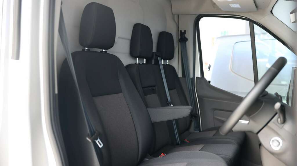 Ford Transit Custom 135Kw 68Kwh H2 Leader Van Dap SM26GFG Silver #4