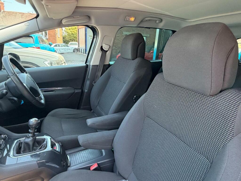 Peugeot 5008 Active White #45