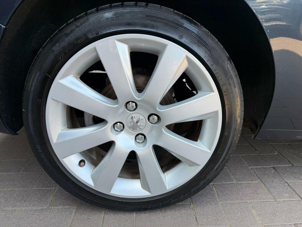 Peugeot 5008 Active White #32
