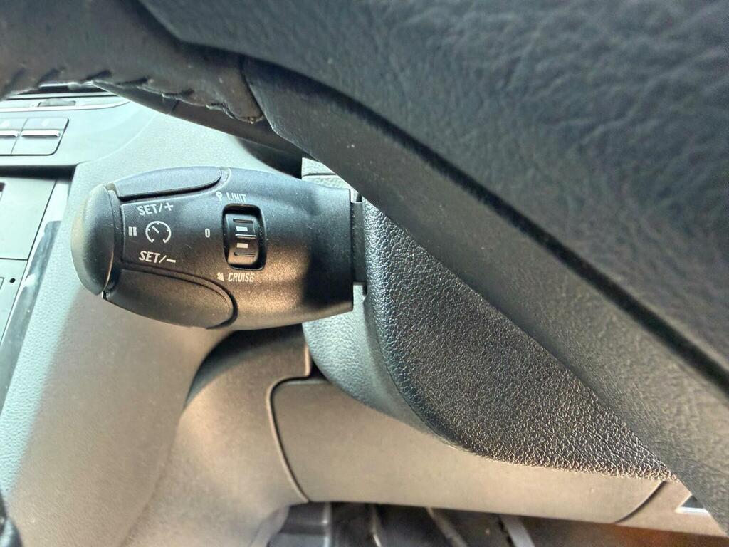 Peugeot 5008 Active White #25