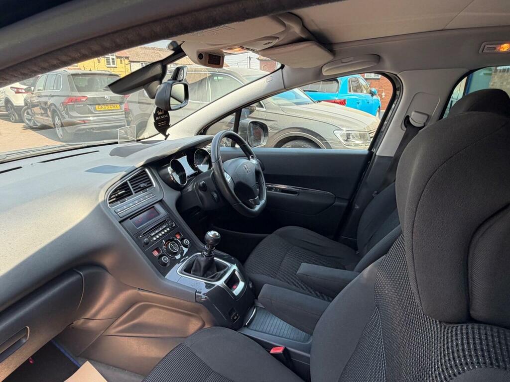 Peugeot 5008 Active White #46