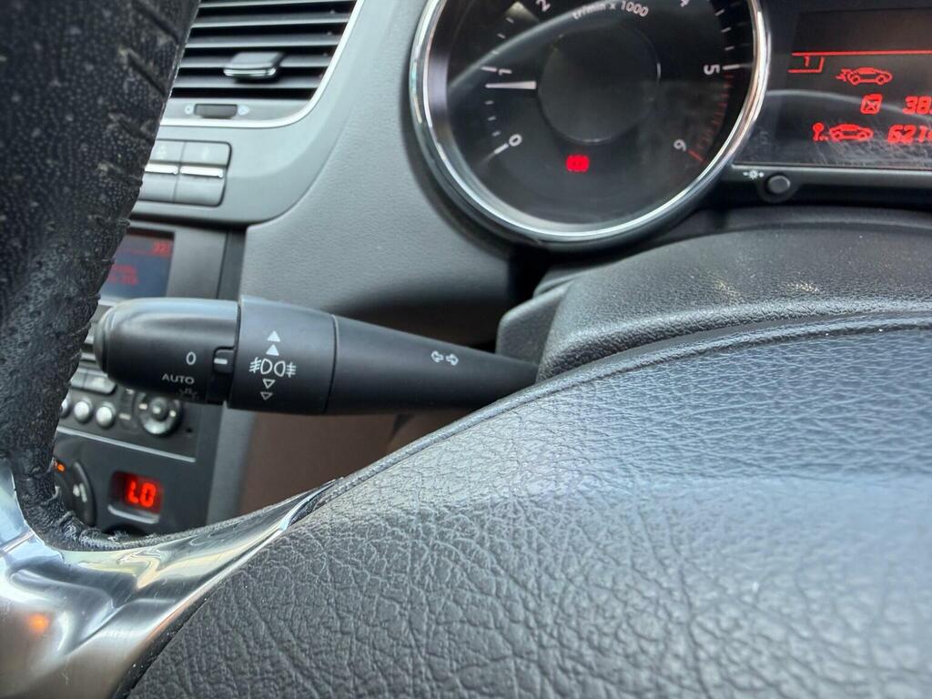 Peugeot 5008 Active White #55