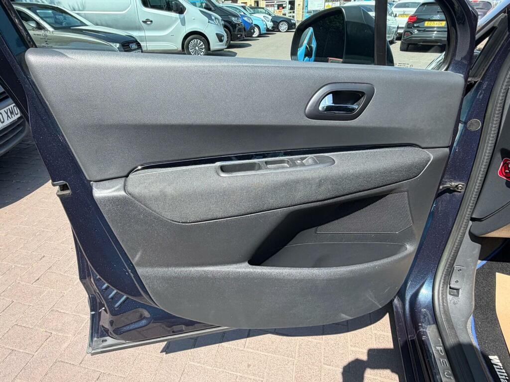 Peugeot 5008 Active White #27