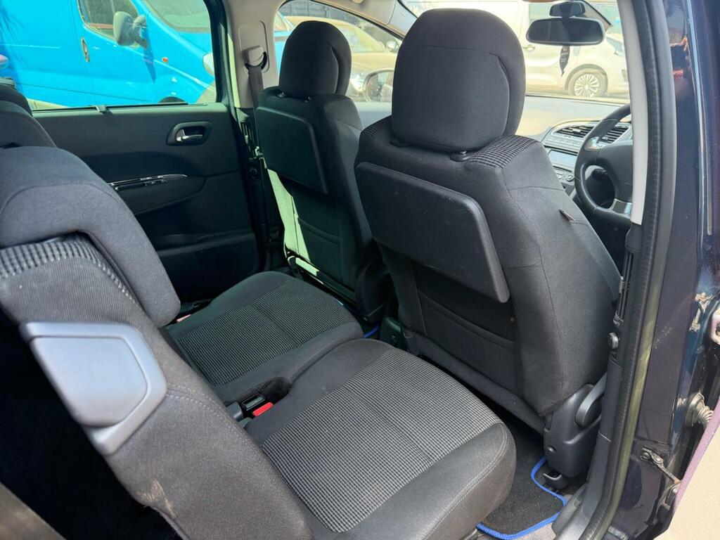 Peugeot 5008 Active White #20