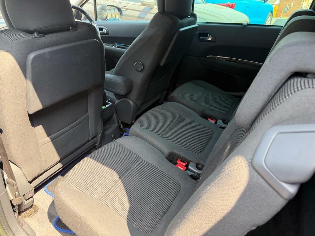 Peugeot 5008 Active White #16