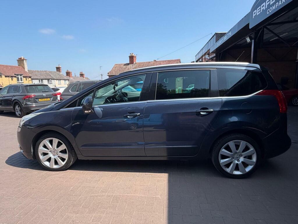 Peugeot 5008 Active White #8