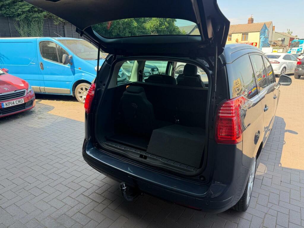Peugeot 5008 Active White #40