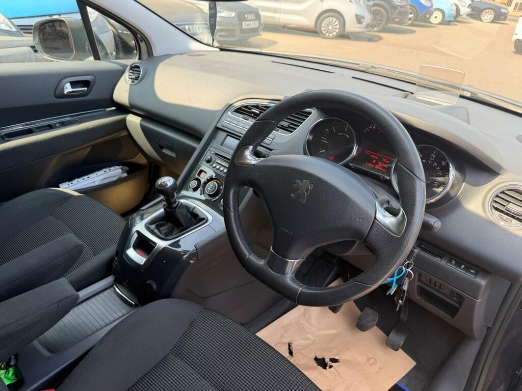 Peugeot 5008 Active White #11