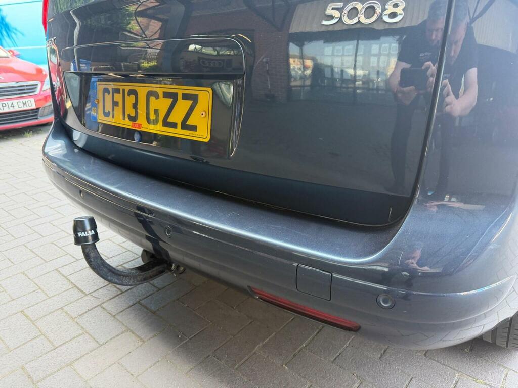 Peugeot 5008 Active White #52