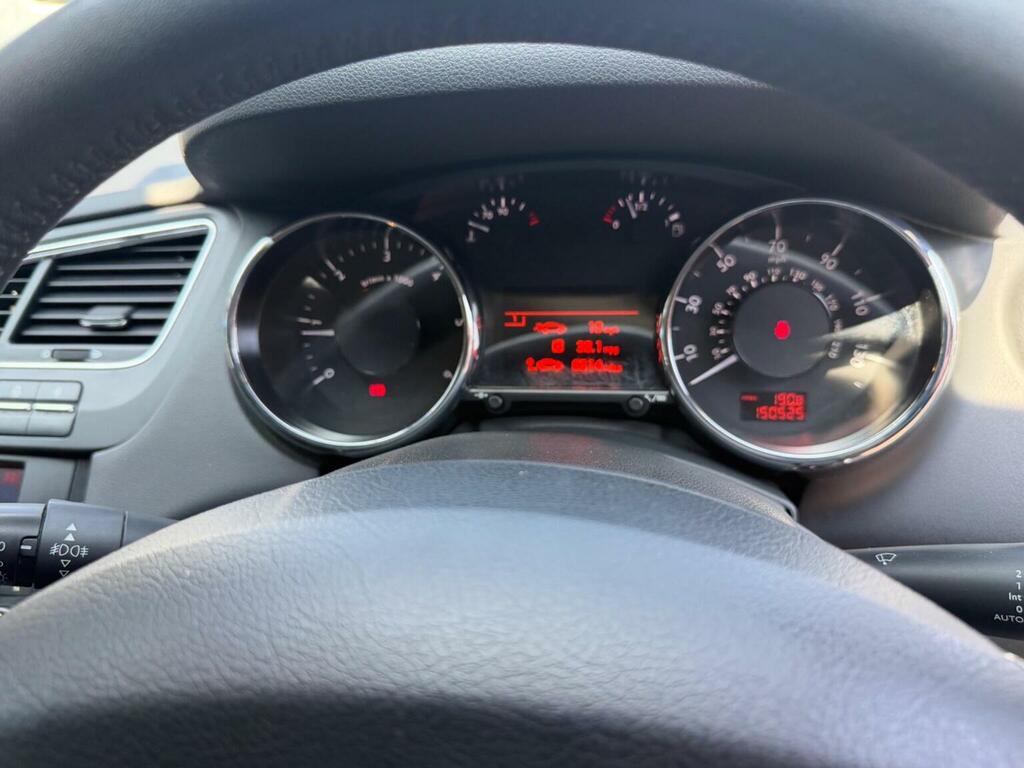 Peugeot 5008 Active White #39