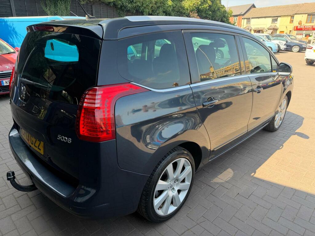 Peugeot 5008 Active White #9
