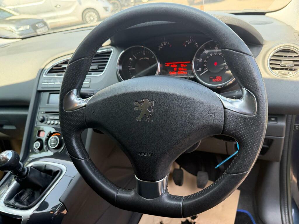Peugeot 5008 Active White #41