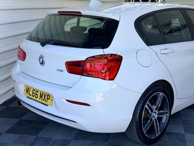 BMW 1 Series Hatchback 1.5 116D Sport 5-Door 201665 Black #25
