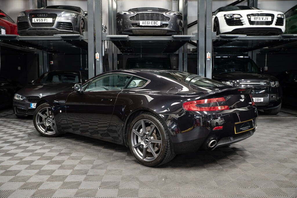 Aston Martin Vantage V8 Auto