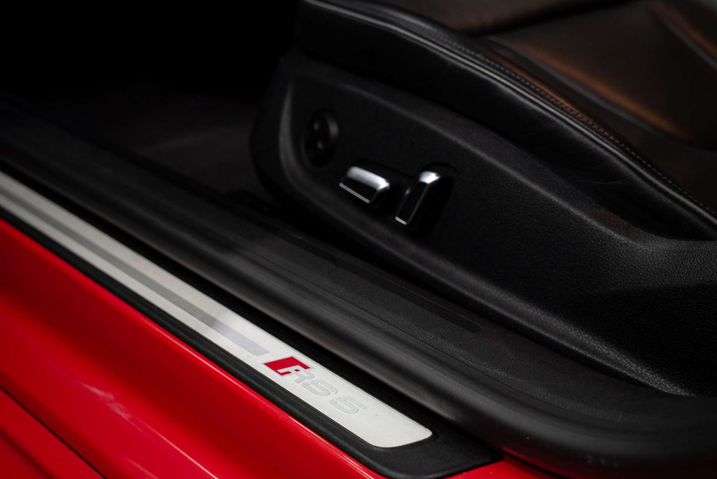Audi RS5 4.2L Null Red #22