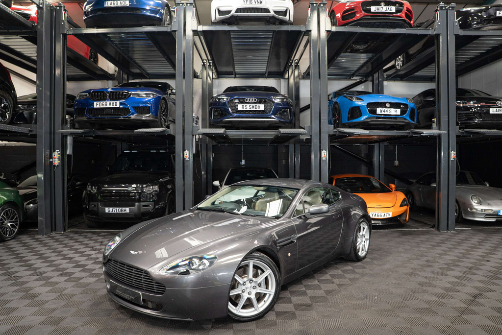 Aston Martin Vantage V8 Auto