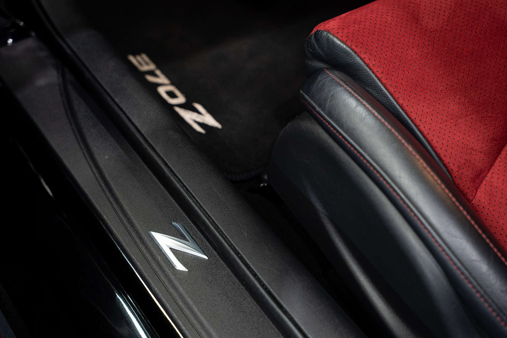 Nissan 370Z Black #18