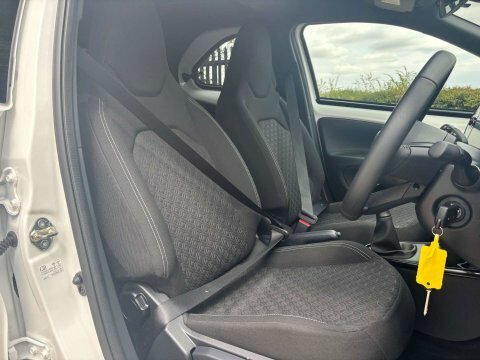 Toyota Aygo X Edge White #8