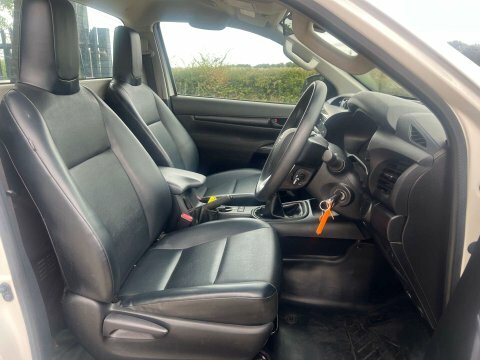 Toyota HILUX 2.4 D-4d Active White #4