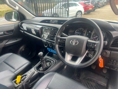 Toyota HILUX 2.4 D-4d Active White #5