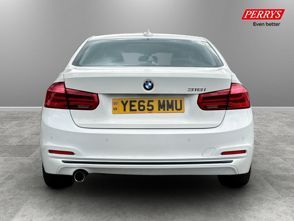 BMW 3 Series 318I Sport White #6