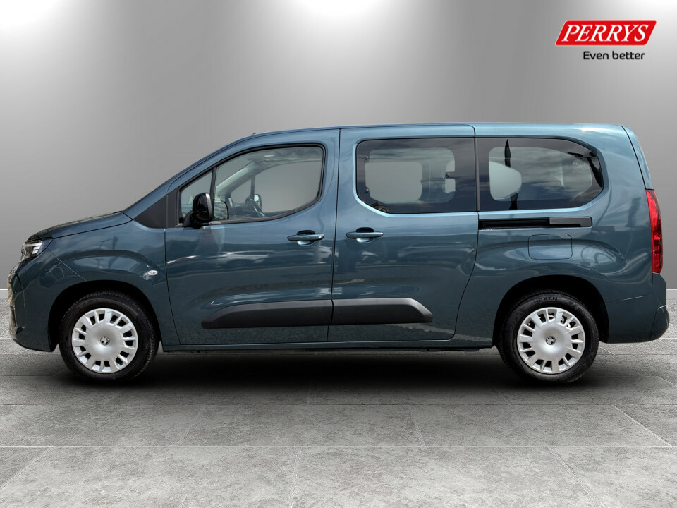 Vauxhall Combo-e Life 100Kw Design XL 52Kwh 7 Seat Blue #4