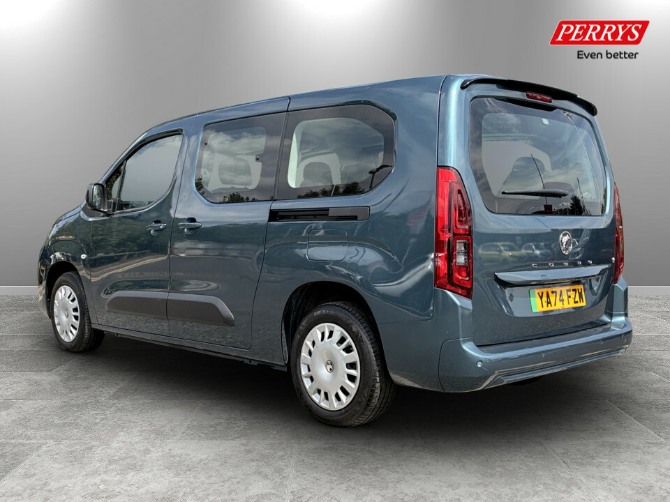 Vauxhall Combo-e Life 100Kw Design XL 52Kwh 7 Seat Blue #5