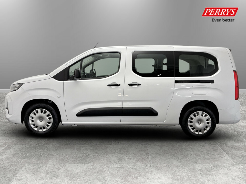 Vauxhall Combo-e Life 100Kw Design XL 52Kwh 7 Seat White #4