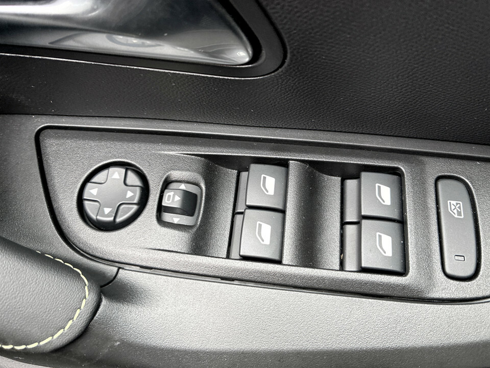 Peugeot e-2008 54Kwh Allure 7Kw Charger Black #27