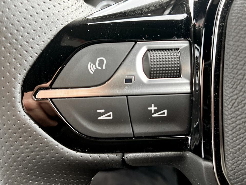 Peugeot e-2008 54Kwh Allure 7Kw Charger Black #34