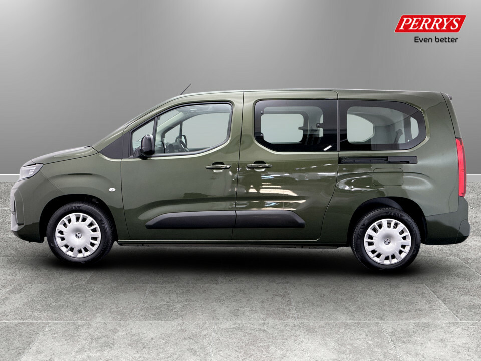 Vauxhall Combo-e Life 100Kw Design XL 52Kwh 7 Seat Green #4