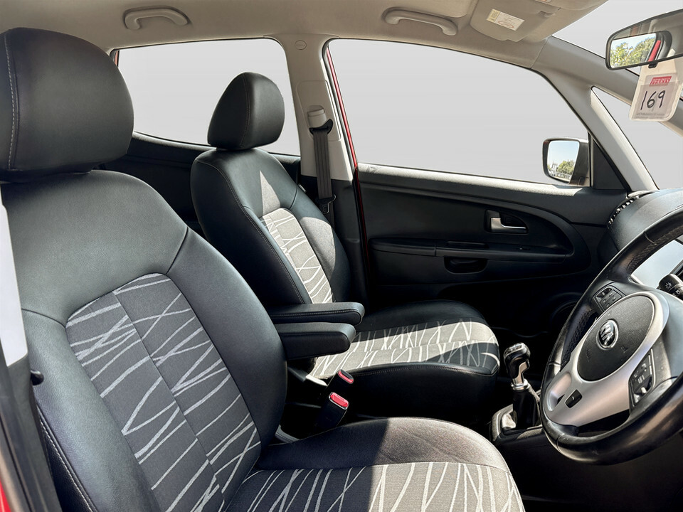 Kia Venga Hatchback Grey #49