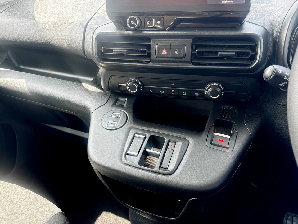 Vauxhall Combo-e Life 100Kw Ultimate 52Kwh Grey #48