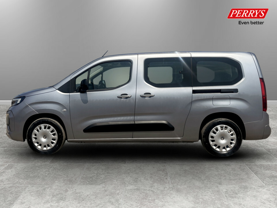 Vauxhall Combo-e Life 100Kw Design XL 52Kwh 7 Seat Grey #4