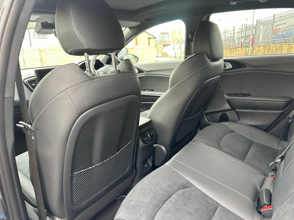 Kia Ceed 1.5T Gdi Isg 138 Gt-line Red #25