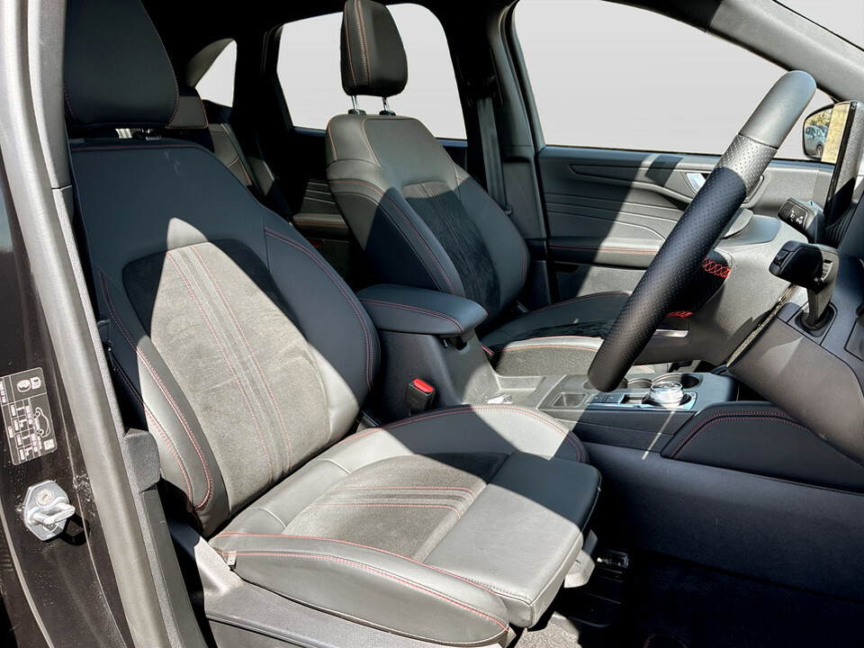 Ford Kuga Active Black #24